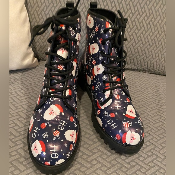 Christmas ๐
๐ฝ๐Combat-Type Santa Boots - Picture 7 of 10